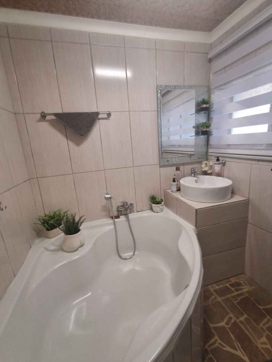 5 Bedroom Property for Sale in Villiers Free State